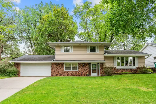 868 Cobb Road, Shoreview, MN 55126