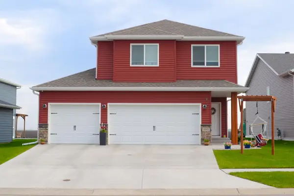 1045 46th Avenue S, Moorhead, MN 56560