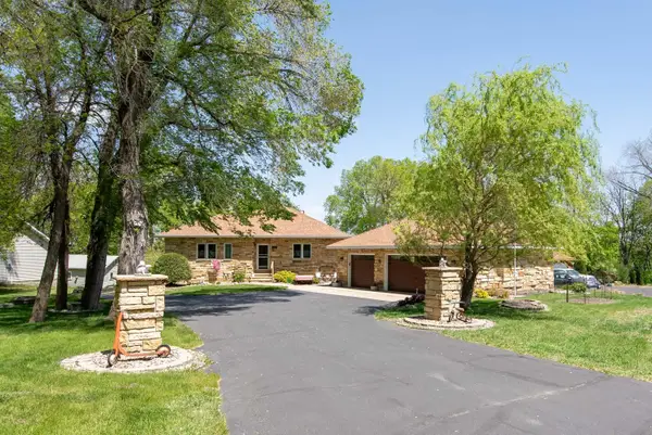 1524 Squirrels Nest Road, Kasota, MN 56050