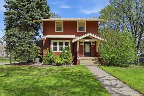 1202 6th Street S, Fargo, ND 58103