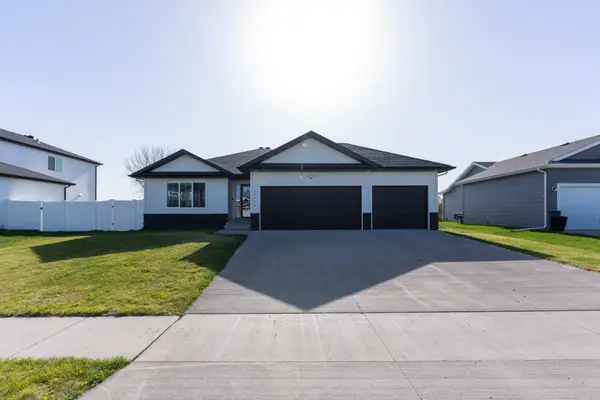 10174 Burgundy Drive, Horace, ND 58047