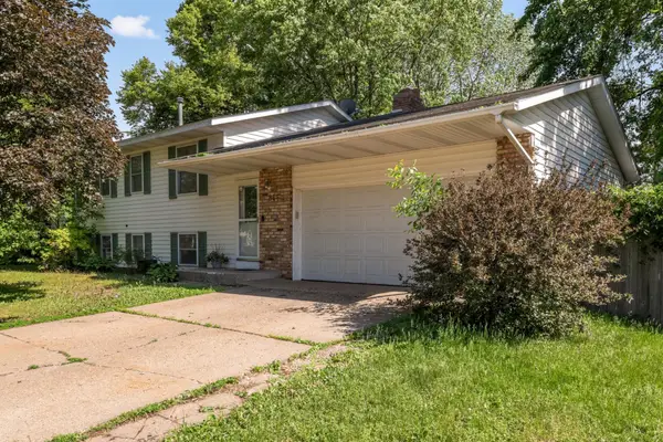 846 Jonathan Drive, Apple Valley, MN 55124