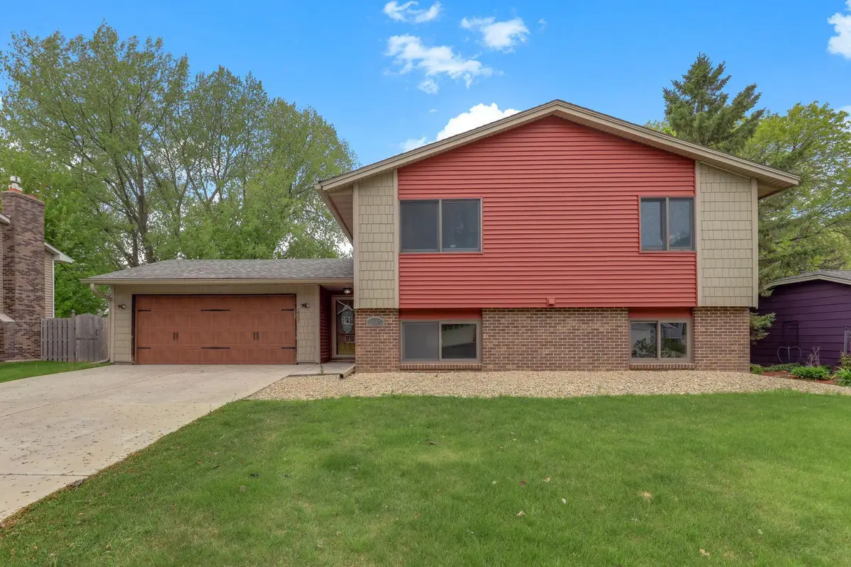 2566 Cochrane Drive, Woodbury, MN 55125 - #1