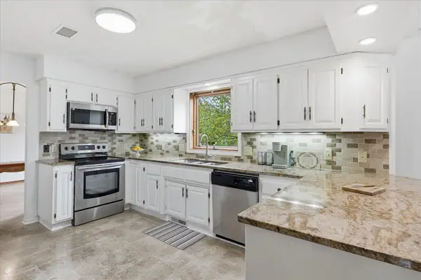 2500 Highland View Avenue S, Burnsville, MN 55337