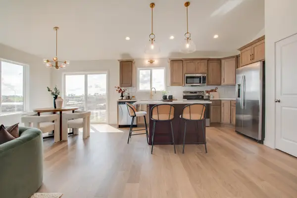 2575 Golden Lane S, Fargo, ND 58104