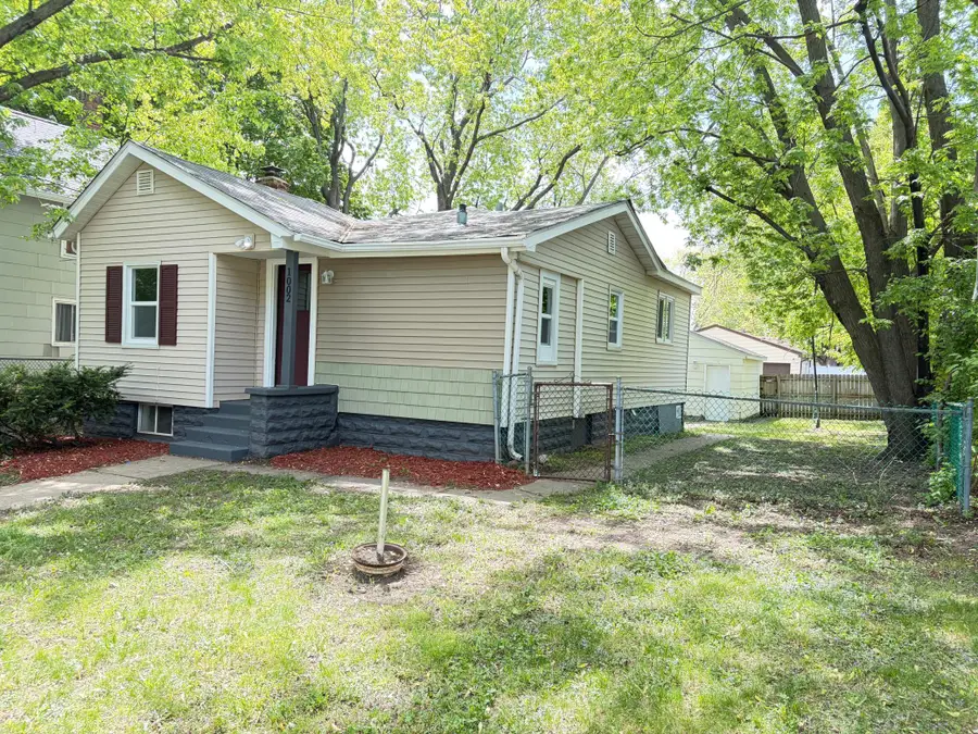 1002 Burgess Street, Saint Paul, MN 55103 - #3