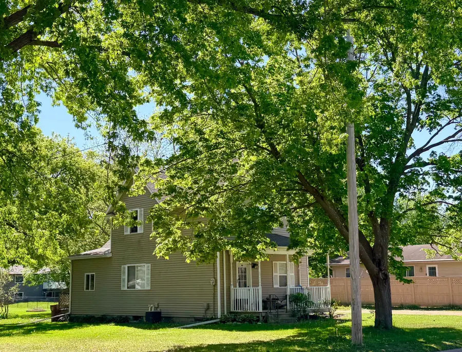 831 S 4th Avenue, Albert Lea, MN 56007 - #3