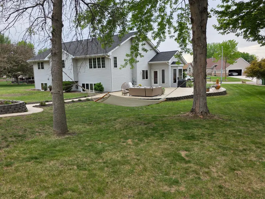 885 Briarwood Drive, Worthington, MN 56187 - #3