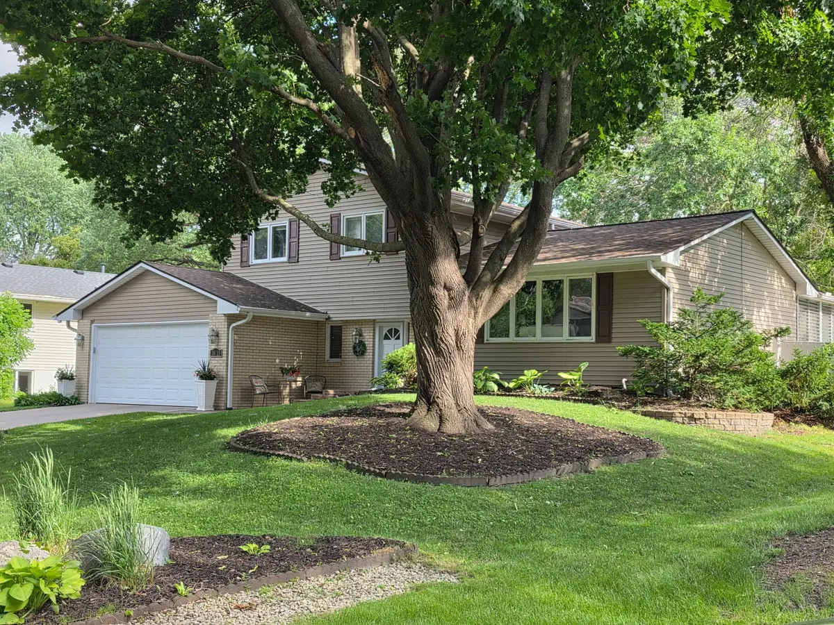 10215 39th Avenue N, Plymouth, MN 55441 - #1