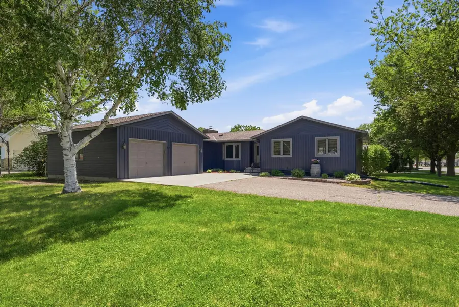 817 24th Avenue Sw, Willmar, MN 56201 - #2