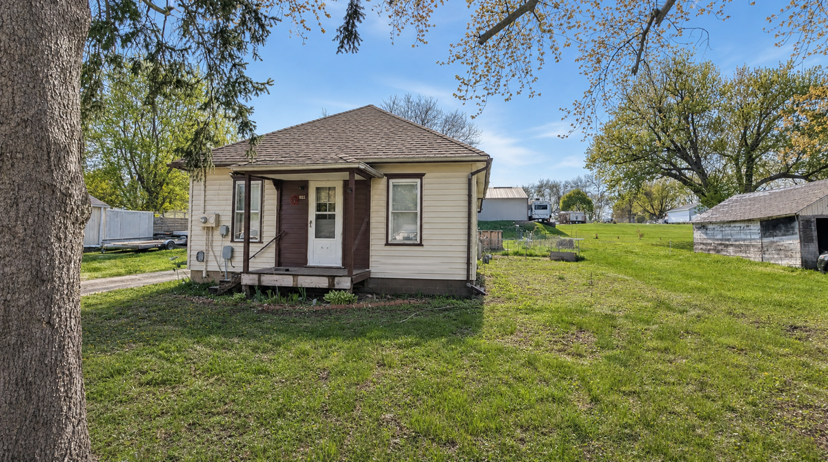 331 2nd Avenue Nw, Glenville, MN 56036 - #1