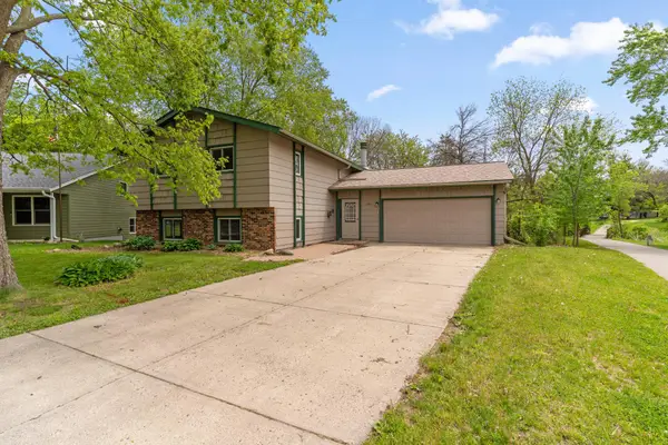 1000 Summerfield Drive, Northfield, MN 55057