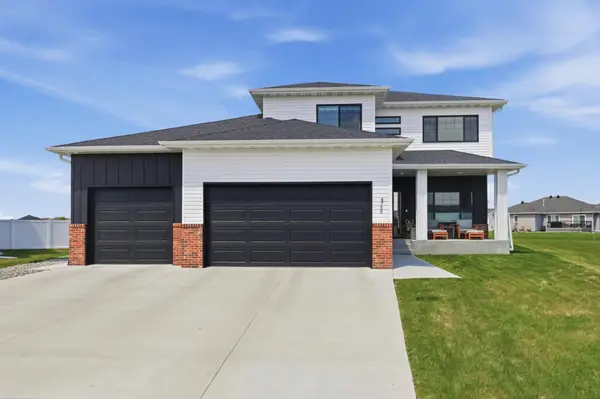 4755 32nd Street S, Fargo, ND 58104