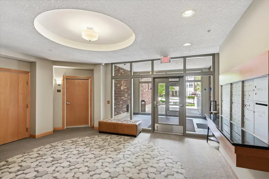 2550 38th Avenue Ne #213, Saint Anthony, MN 55421 - #2