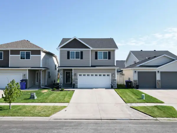 5817 57 Avenue S, Fargo, ND 58104