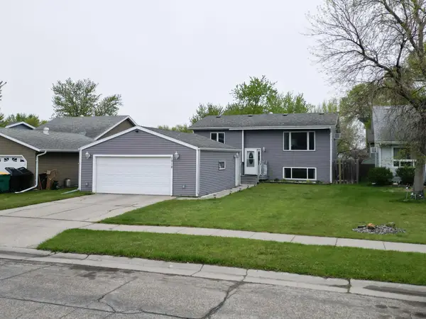 1918 5 Avenue E, West Fargo, ND 58078
