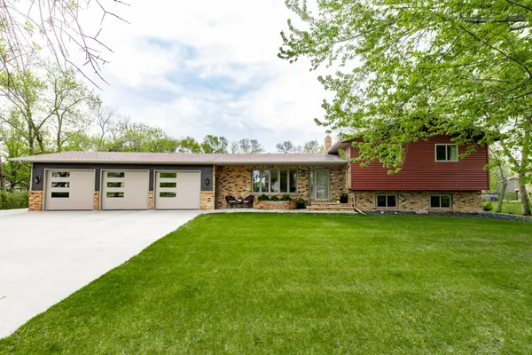 7708 Aquarius Drive, Fargo, ND 58104