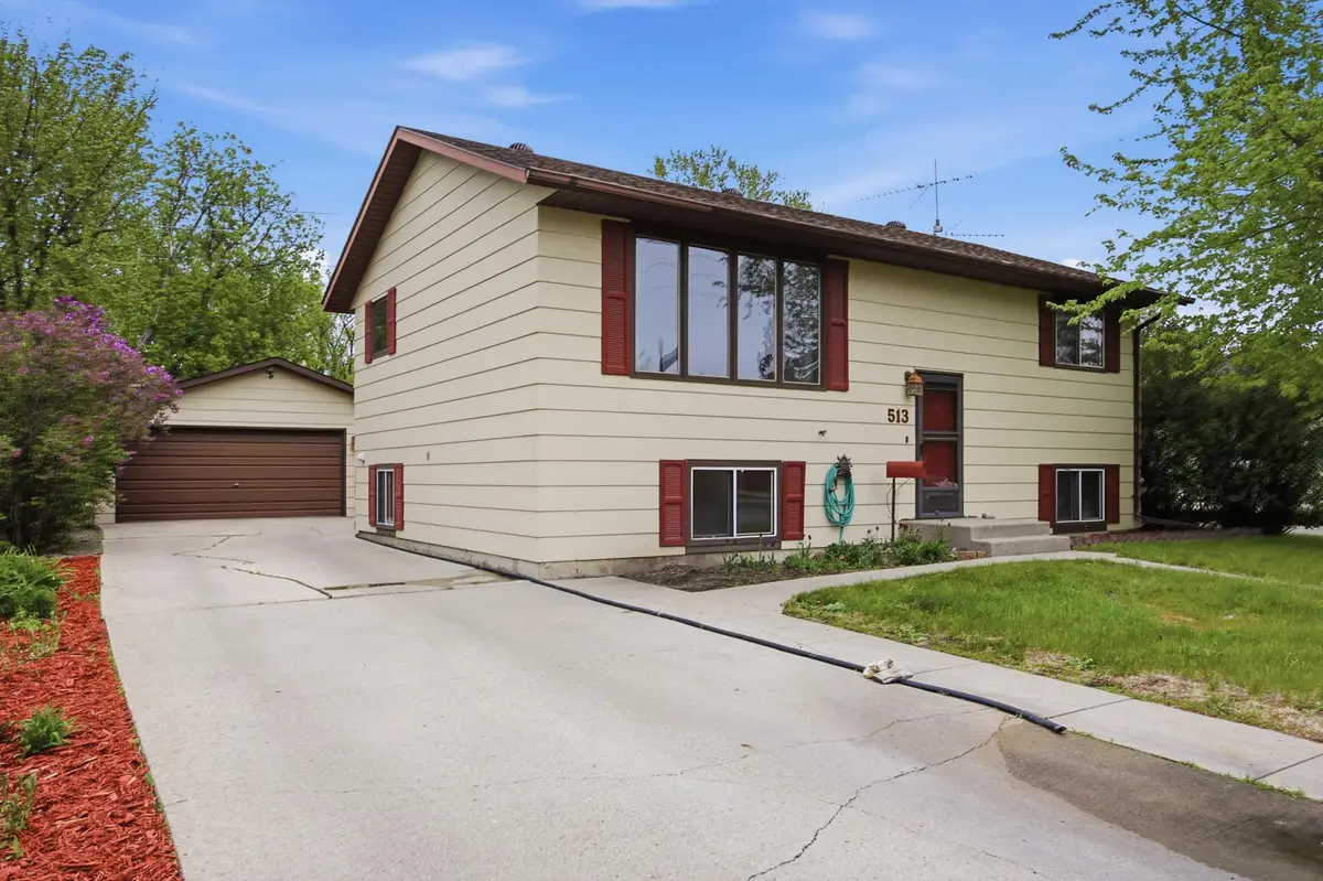 513 N 19 Ave N, Fargo, ND 58102 - #1