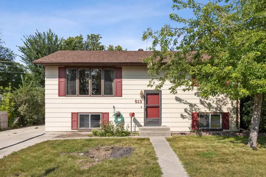 513 N 19 Ave N, Fargo, ND 58102 - #2