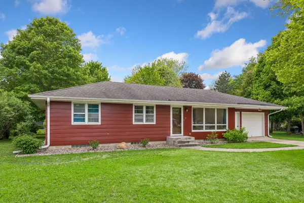 8 Central Lane, Northfield, MN 55057