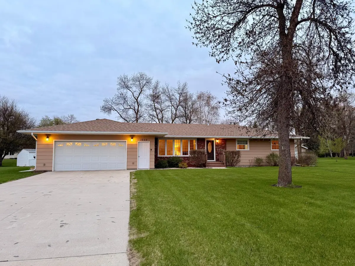 1228 Edgewood Drive, Thief River Falls, MN 56701 - #1