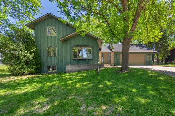 421 10th Avenue Se, Faribault, MN 55021