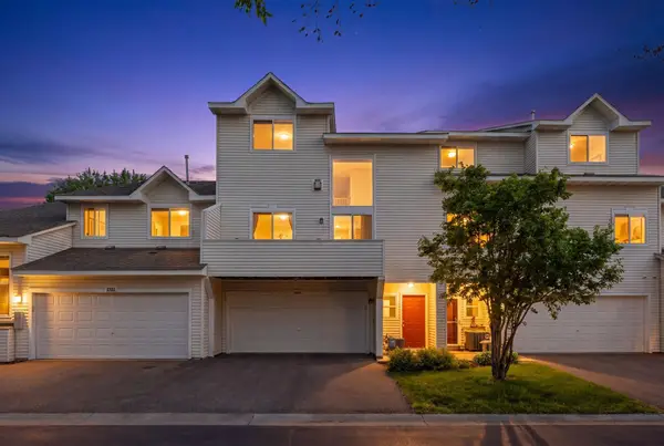 8982 Sawgrass Glen, Maple Grove, MN 55311