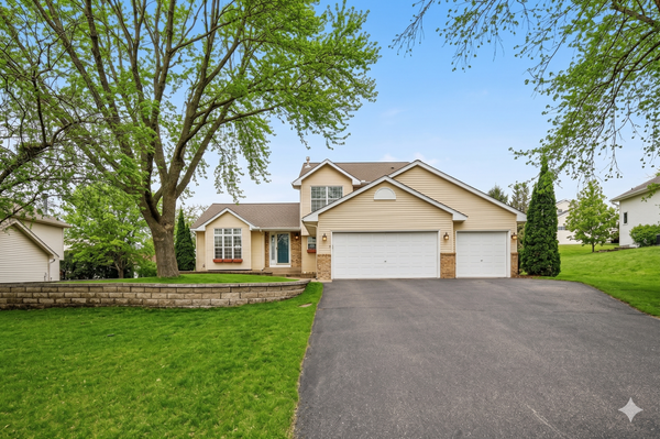 392 Pendryn Hill Curve, Woodbury, MN 55125