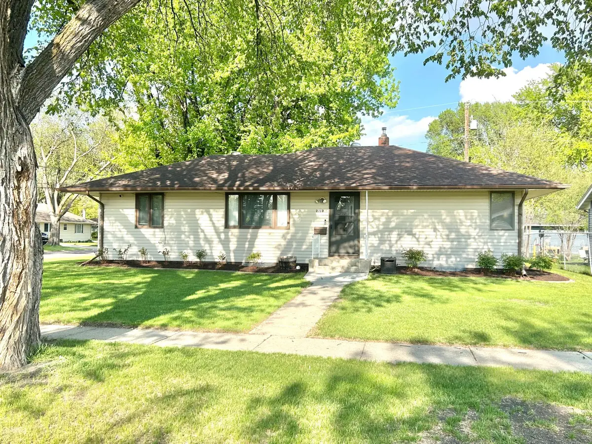 2113 9 1/2 Street N, Fargo, ND 58102 - #1
