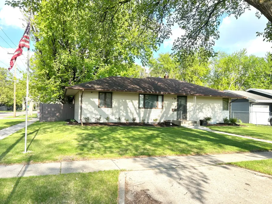 2113 9 1/2 Street N, Fargo, ND 58102 - #2