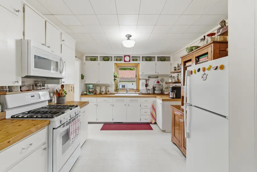 428 N Gorman Street, Blue Earth, MN 56013 - #2