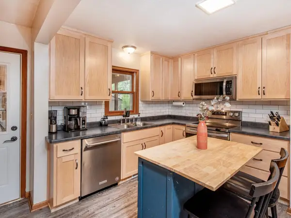 2851 Dellwood Street, Roseville, MN 55113