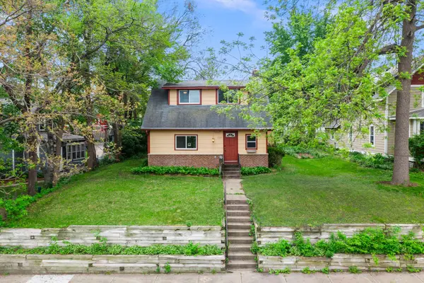 220 4th Avenue E, Shakopee, MN 55379
