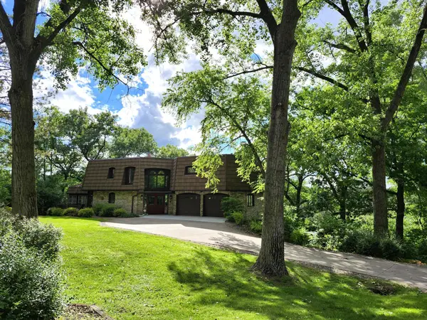8 Chickadee Lane, North Oaks, MN 55127