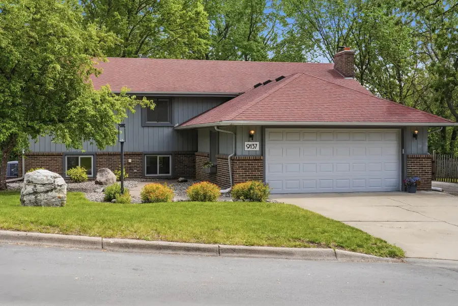 9137 Forest Hills Circle, Bloomington, MN 55437 - #2