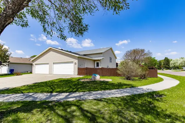 2901 Dakota Park Circle S, Fargo, ND 58104