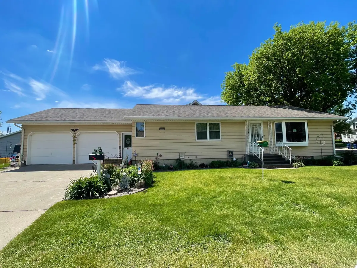 115 W Lincoln Street, Springfield, MN 56087 - #1