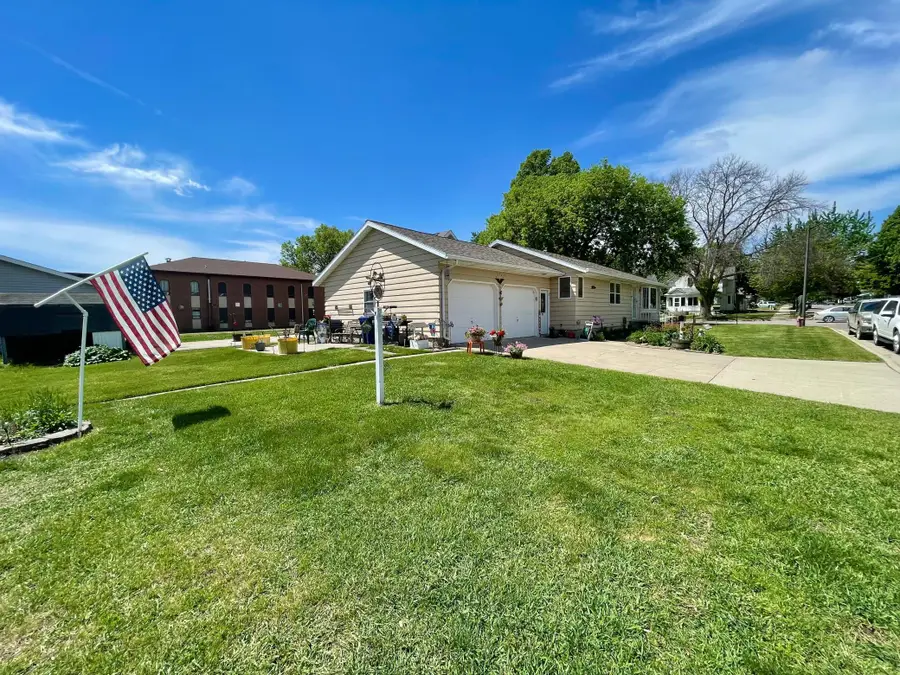 115 W Lincoln Street, Springfield, MN 56087 - #2