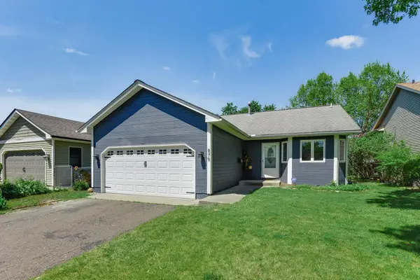 879 Iowa Avenue W, Saint Paul, MN 55117