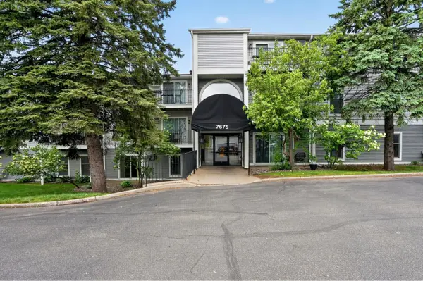 7675 142nd Street W #215, Apple Valley, MN 55124