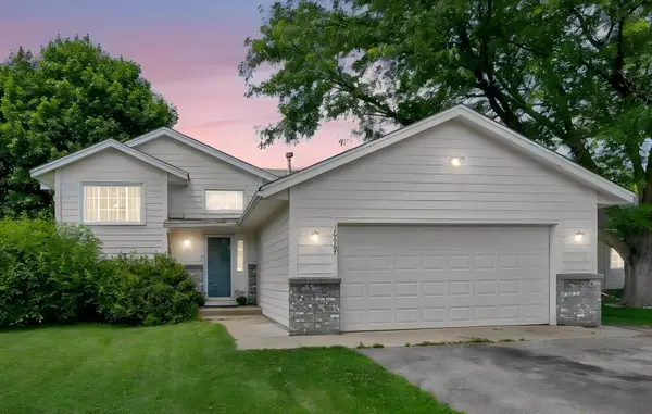 16467 Godson Drive, Lakeville, MN 55044