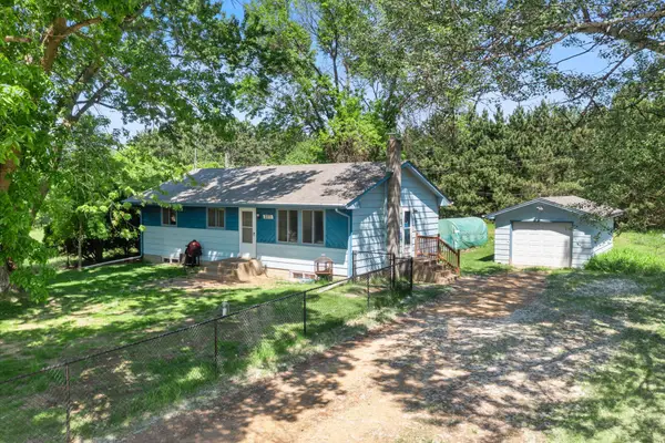 2271 335th Lane Ne, Cambridge, MN 55008