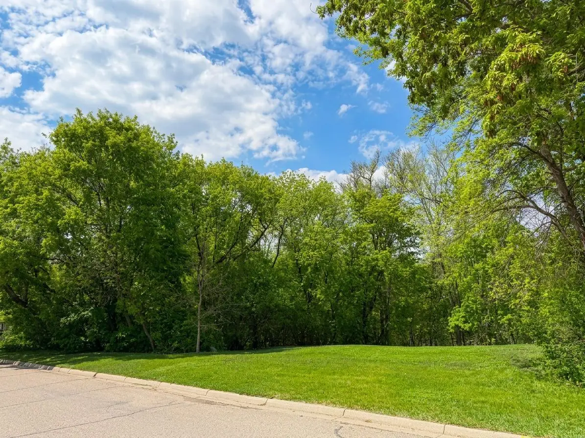 202 W Everett Avenue, Fergus Falls, MN 56537 - #1