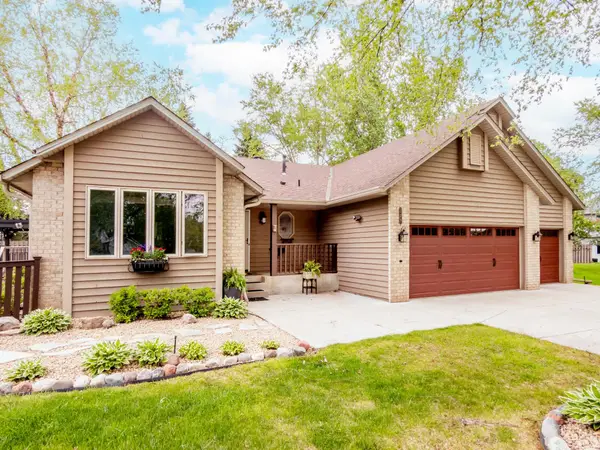 129 Hemlock Place, Vadnais Heights, MN 55127
