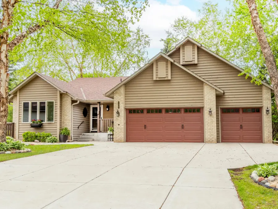 129 Hemlock Place, Vadnais Heights, MN 55127 - #2