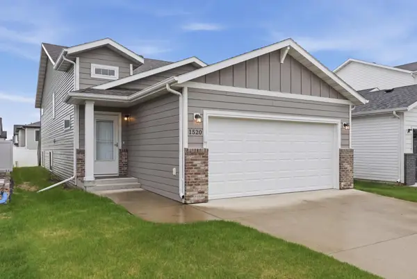 1520 67th Avenue S, Fargo, ND 58104