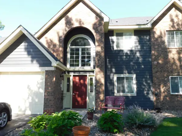 2527 Wilshire Court #8, Mendota Heights, MN 55120