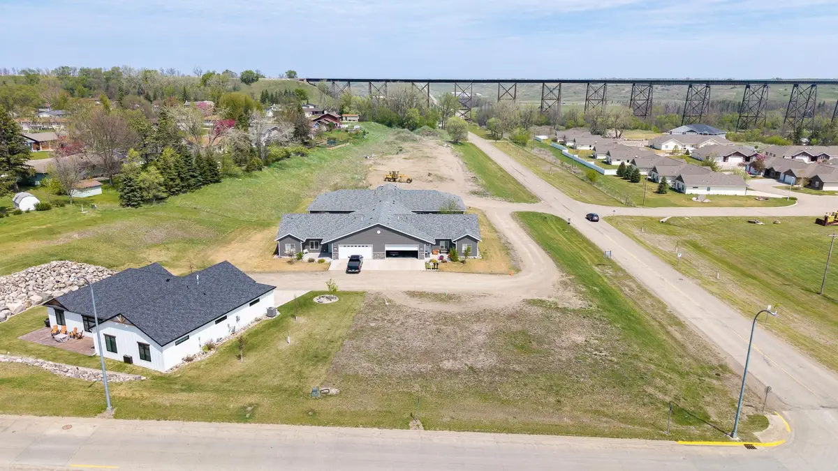 460 12 1/2 Street Ne, Valley City, ND 58072 - #1