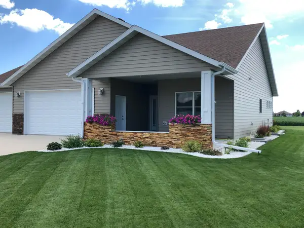 647 43 1/2 Avenue S, Moorhead, MN 56560