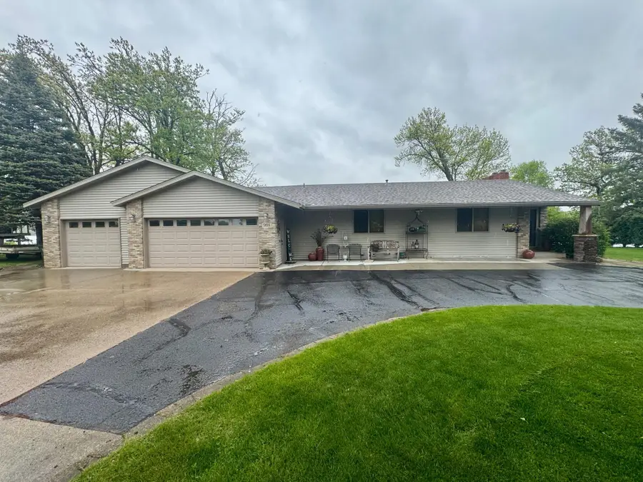 904 Riverside Avenue N, Sartell, MN 56377 - #2